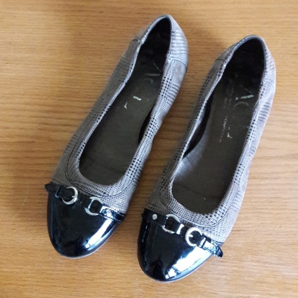 Attilio Giusti Leombruni Shoes - AGL Attilio Guisti Leombruni cap toe flats, sz 40